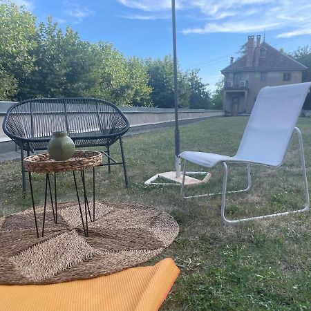 Jolie Cabane Avec Jacuzzi Pour Les Amoureux De La Nature Tullins Exterior foto