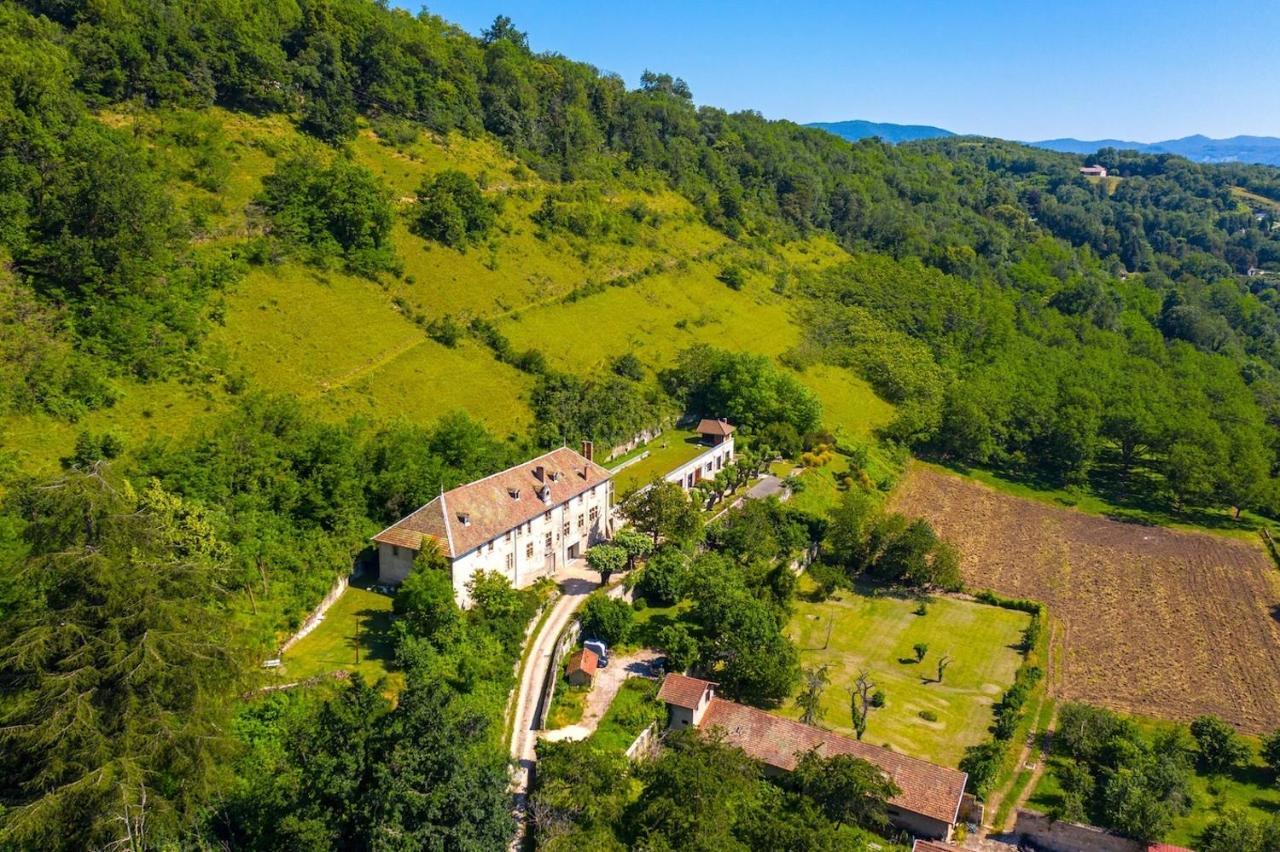 Jolie Cabane Avec Jacuzzi Pour Les Amoureux De La Nature Tullins Exterior foto