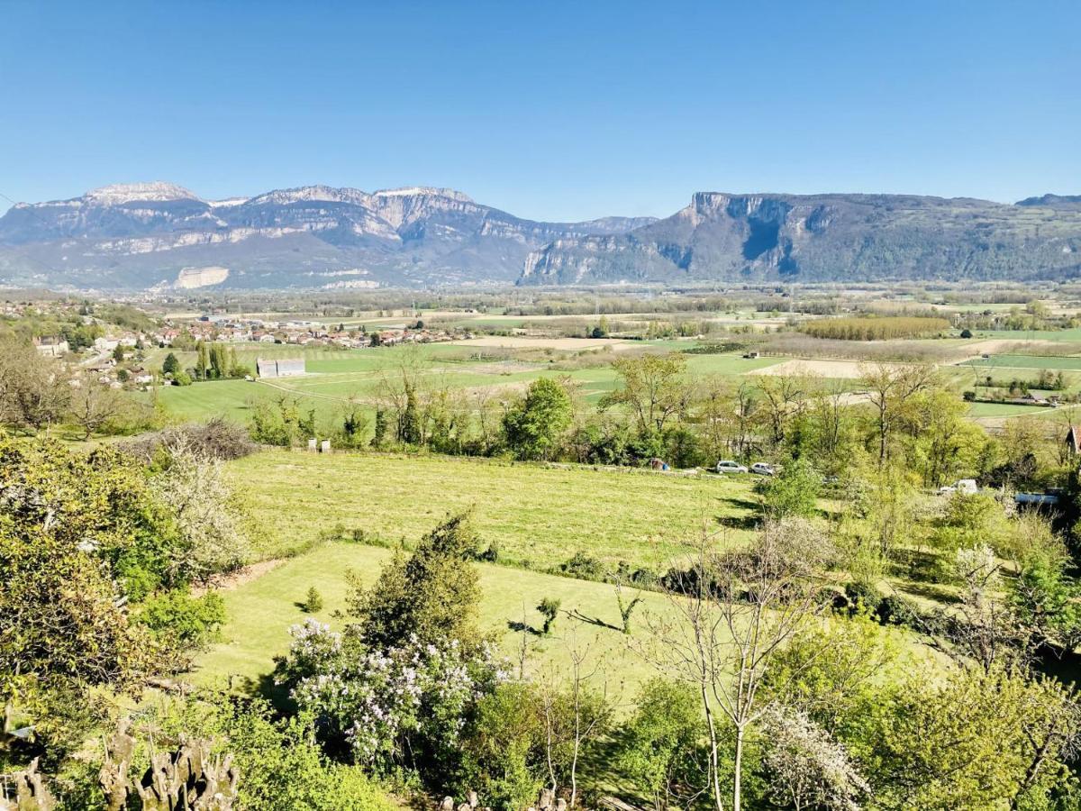 Jolie Cabane Avec Jacuzzi Pour Les Amoureux De La Nature Tullins Exterior foto